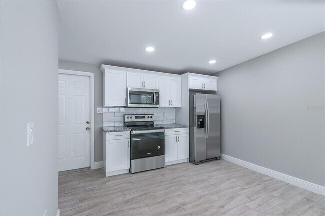Building Photo - 1325 Windsor Way