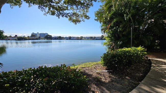 Building Photo - 1670 NE 191st St