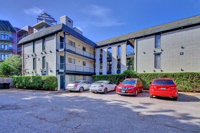 Building Photo - 1725 Toomey Rd