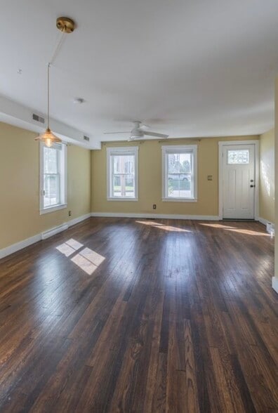 Living Room - 449 High St