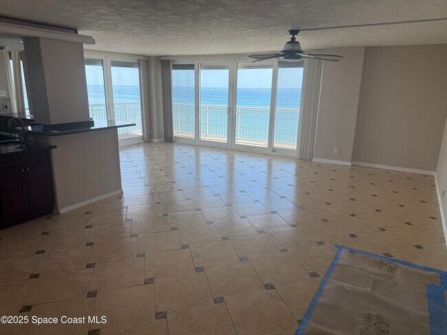 Building Photo - 877 N Hwy A1A