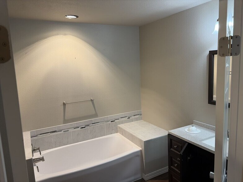 Building Photo - 521 Micahs Crossing