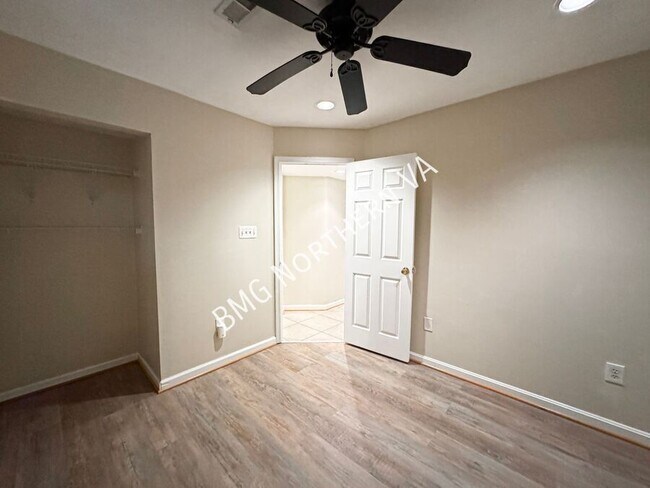 Building Photo - 10230 Magnolia Grove Dr
