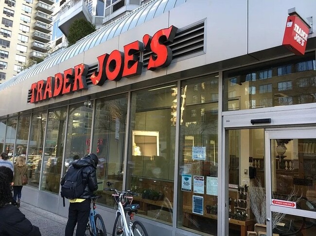 Building Photo - 138 E 38th St