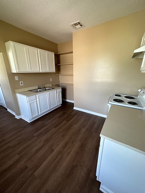 Building Photo - 2513 N Galvez St