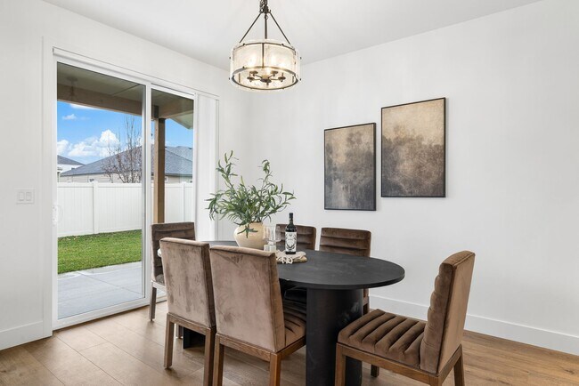 Building Photo - Brand New Luxury Duplex-Top of the line finishes & walking distance to The Village.