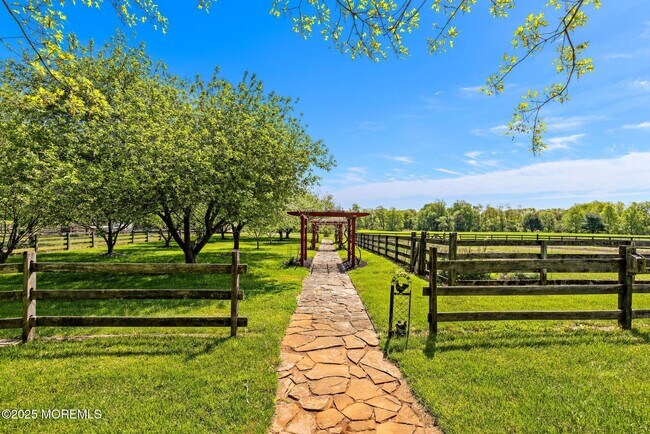 Building Photo - 13 Driftwood Ln