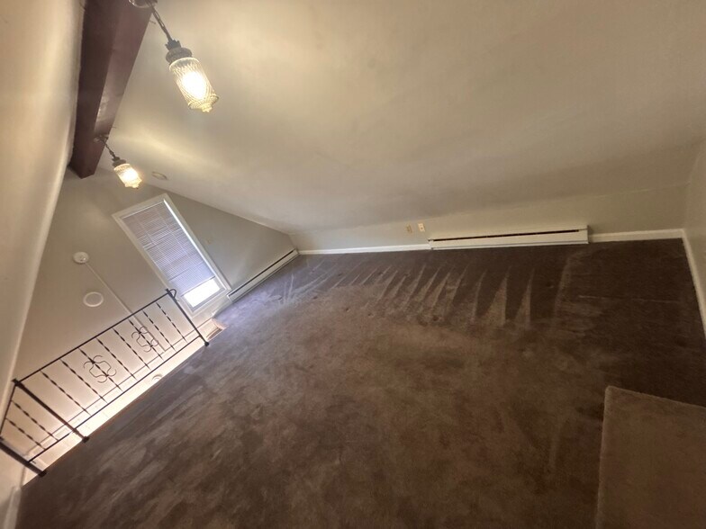 Building Photo - 1160 Hooksett Rd