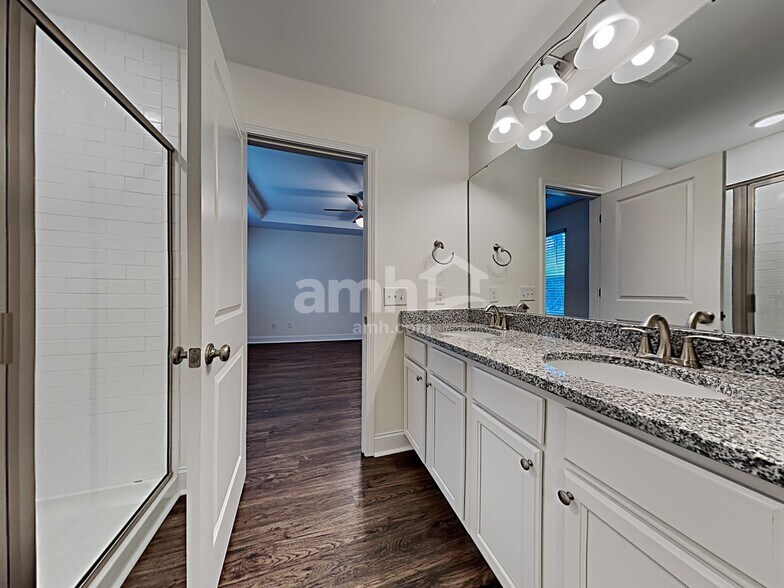 Building Photo - 1831 Produce Ln