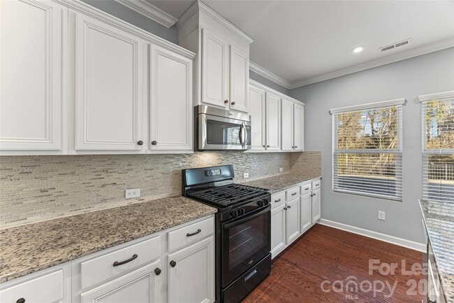 Building Photo - 5811 Fenway Dr