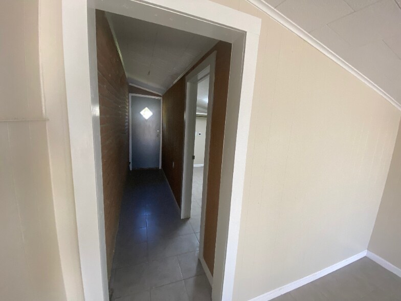 Building Photo - 414 Fieldcrest Dr