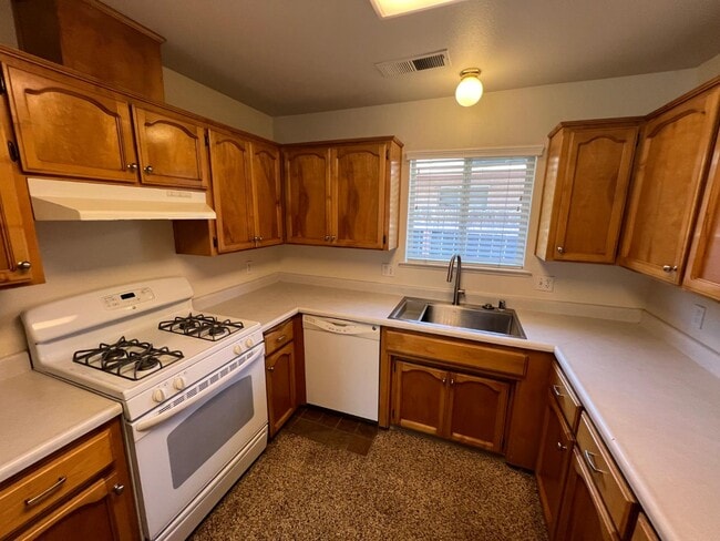 Building Photo - 995 Vineyard Way