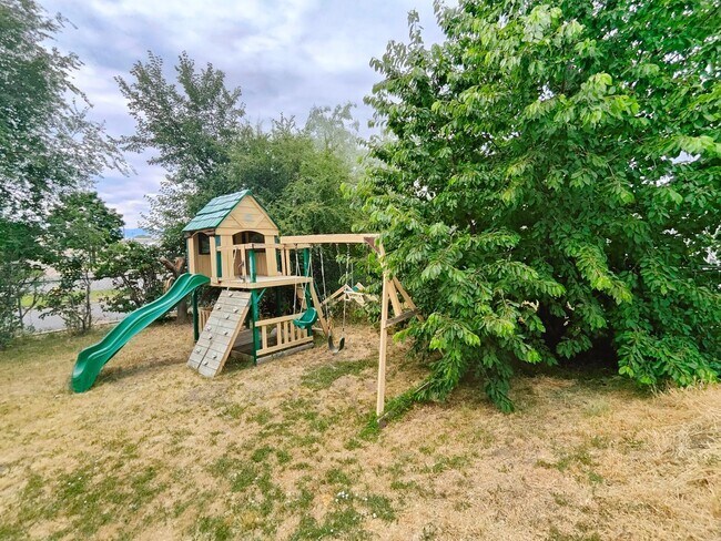 Building Photo - 1121 W 2200 N