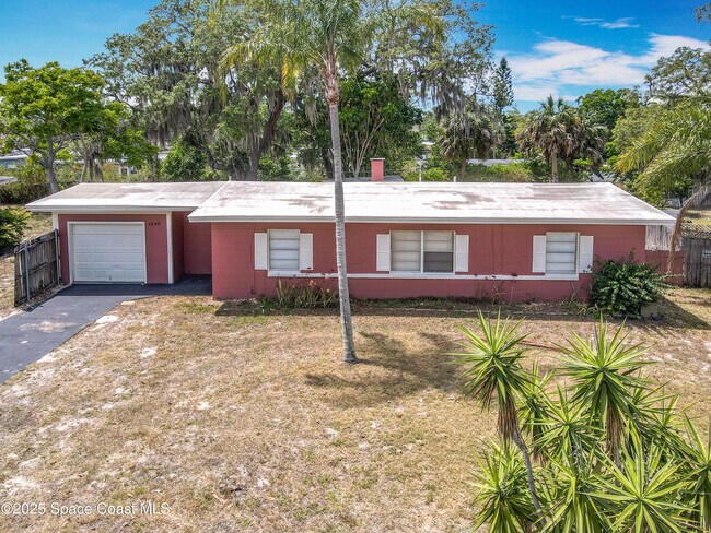 Building Photo - 1590 Hilldale Rd