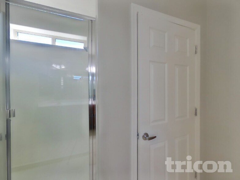 Building Photo - 7224 W Jones Ave