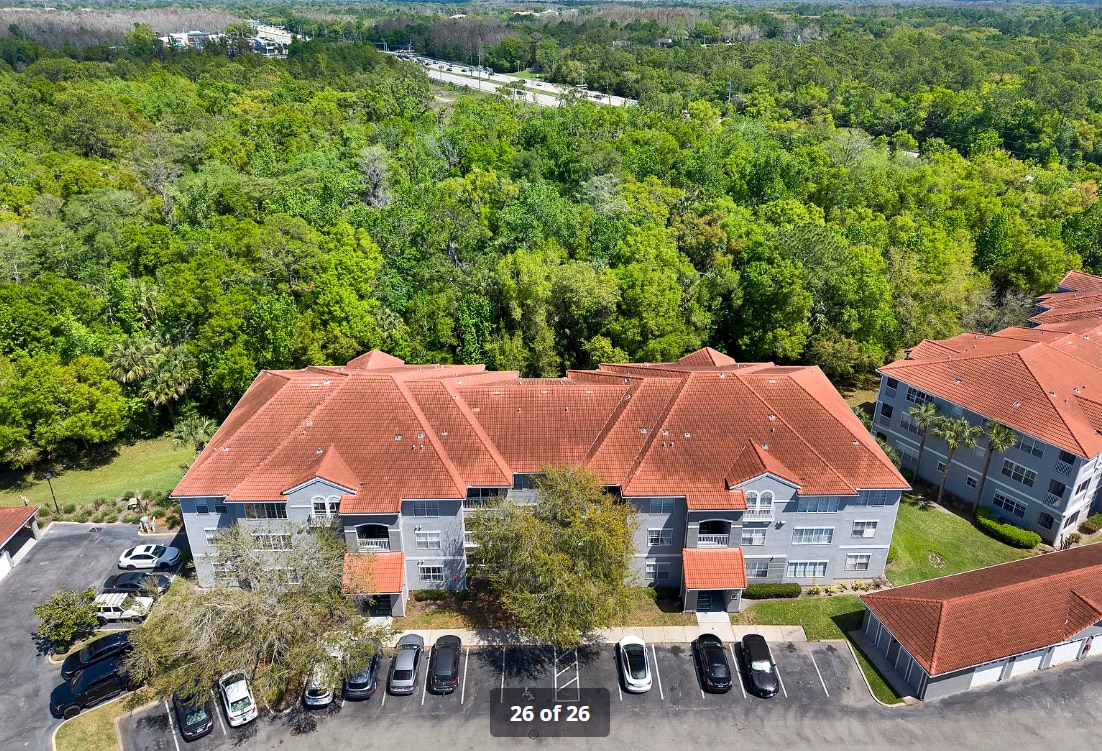 Building Photo - 18001 Richmond Pl Dr