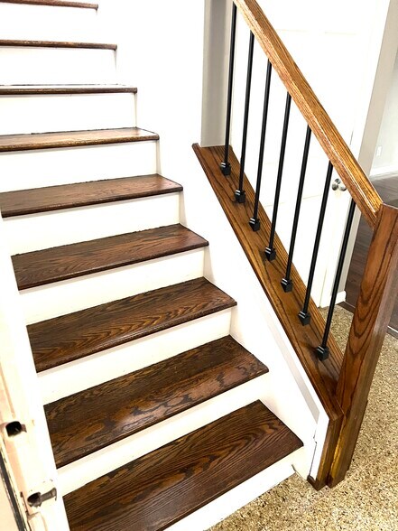 Building Photo - 556 Bloomfield Ct