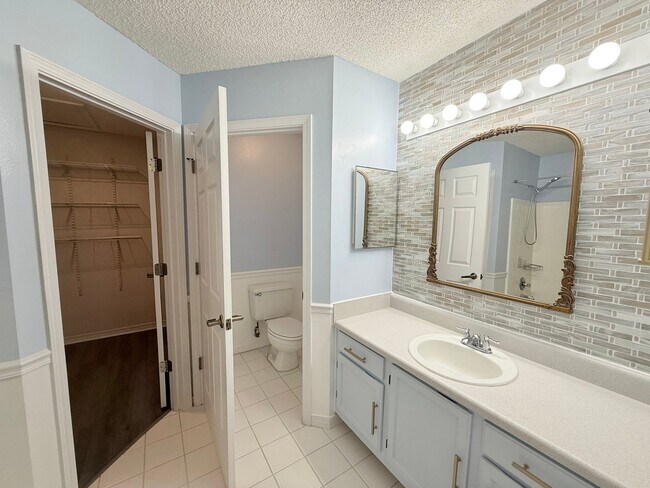 Building Photo - 3-Bedroom Duplex