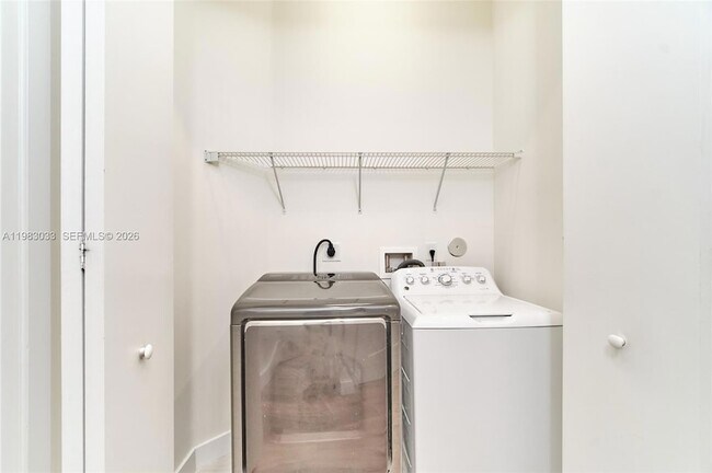 Building Photo - 10447 NW 66th St