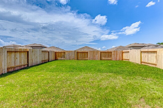 Building Photo - 24303 Alto Gdn Dr