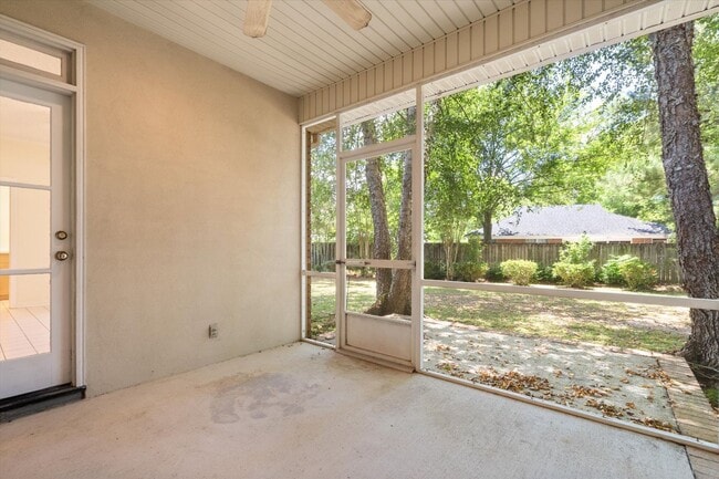 Building Photo - CUL-DE-SAC LOCATION NEAR HISTORIC FAIRHOPE