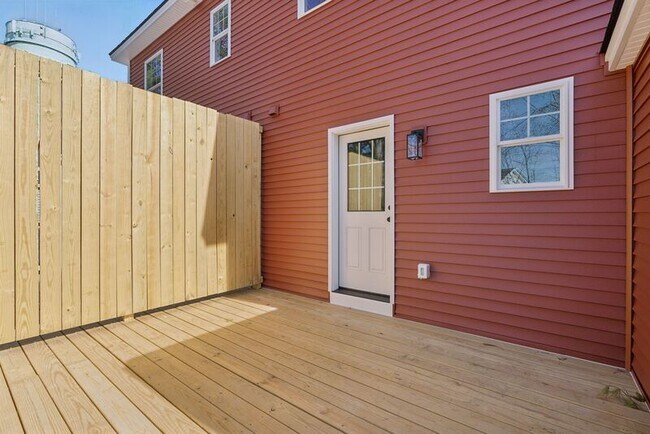 Building Photo - 8 Legacy Ln