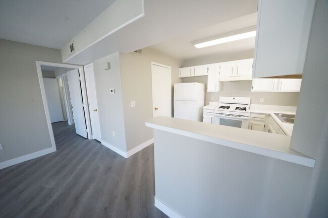 Building Photo - 4555 E Sahara Ave