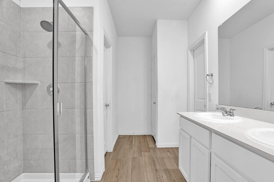 Building Photo - 1204 Sequoia Ln