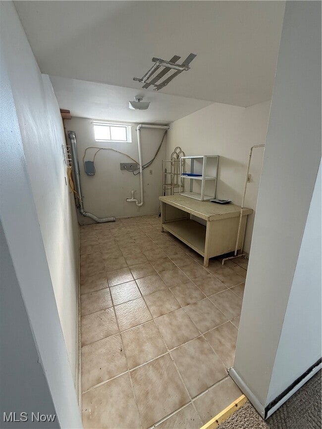 Building Photo - 964 Country Club Dr