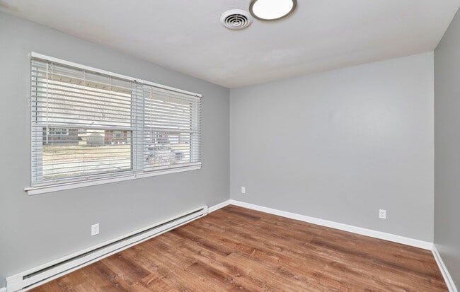 Building Photo - 3335 Boca Raton Dr