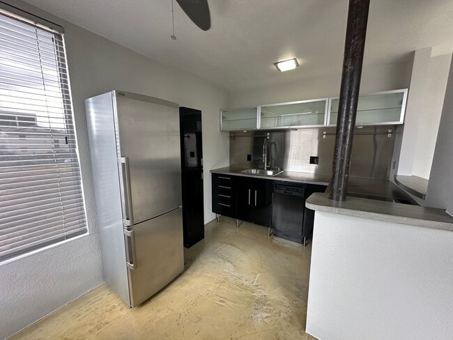 Building Photo - 280 Island Ave