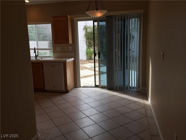 Building Photo - 1405 Iron Springs Dr