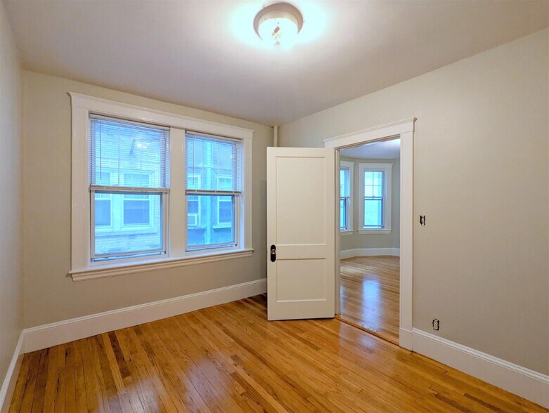 Building Photo - 154 Summer St