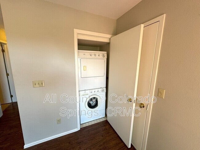 Building Photo - 2027 Bristlecone Dr