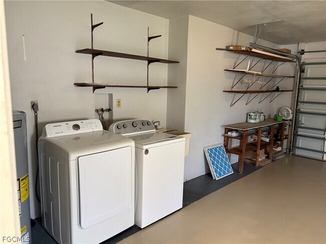 Building Photo - 5652 Eichen Cir