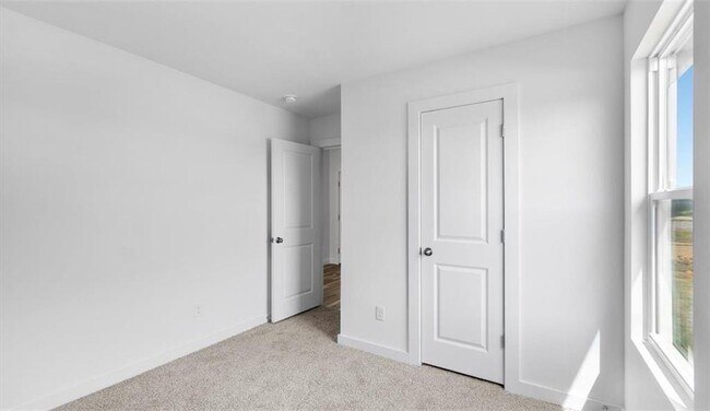 Building Photo - 200 NW Bellflower St