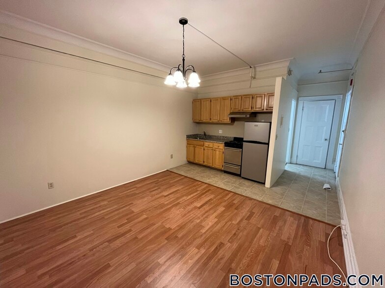 Building Photo - 62 Boylston St