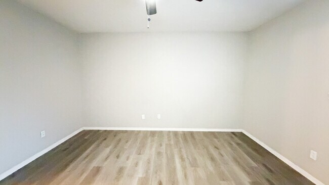 Building Photo - Kentwood Apartments