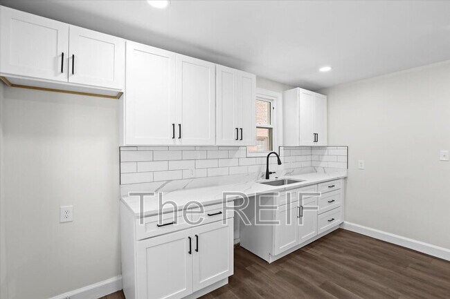 Building Photo - 17421 Quincy St