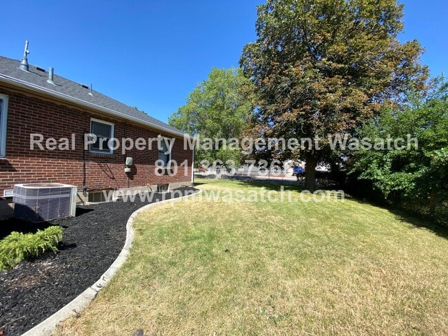 Building Photo - Take a Look at This 4 Bedroom 2 Bathroom H...