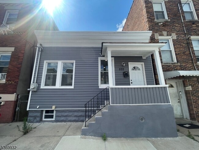 Primary Photo - 572 N 9th St