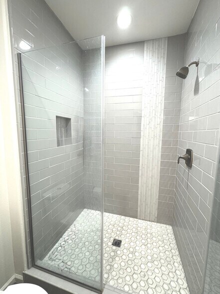 Building Photo - 34 Jaripol Cir