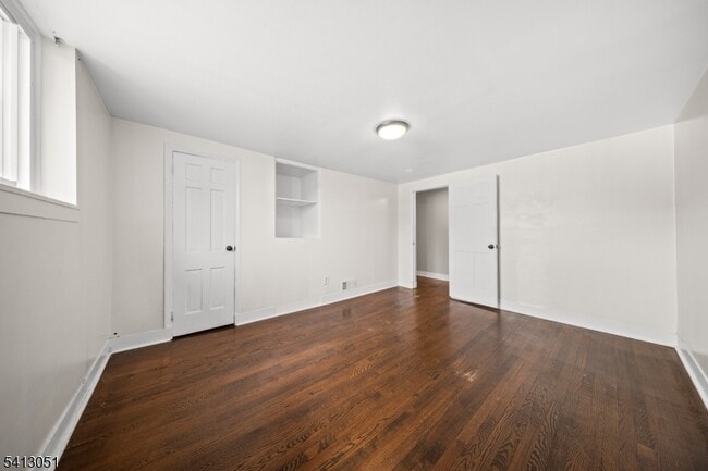 Building Photo - 339 N 6th St