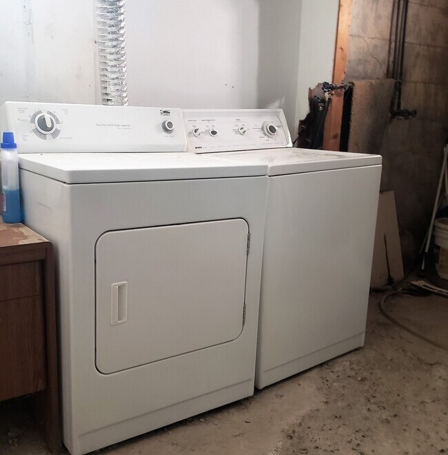 Building Photo - r1186t