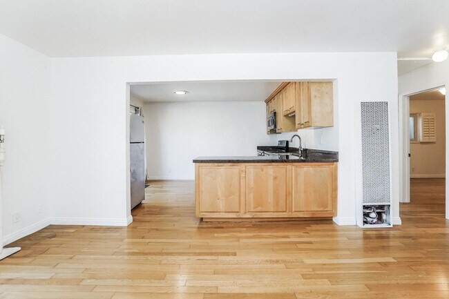 Building Photo - 432 33rd St