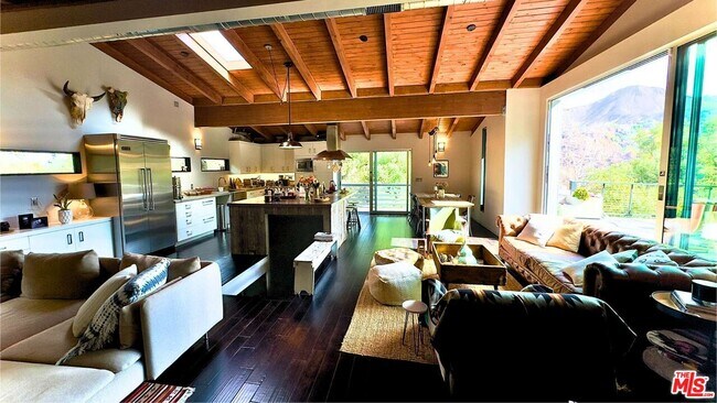 Building Photo - 19562 Cave Way