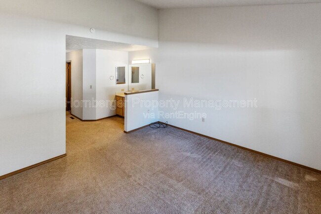 Building Photo - 1605 E 33rd Ave