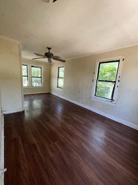 Building Photo - 314 W Clarendon Dr