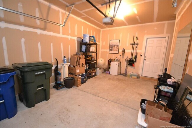 Building Photo - 3115 Manhasset Ln
