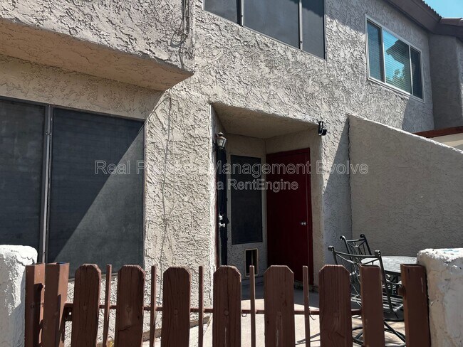 Building Photo - 2040 S Longmore